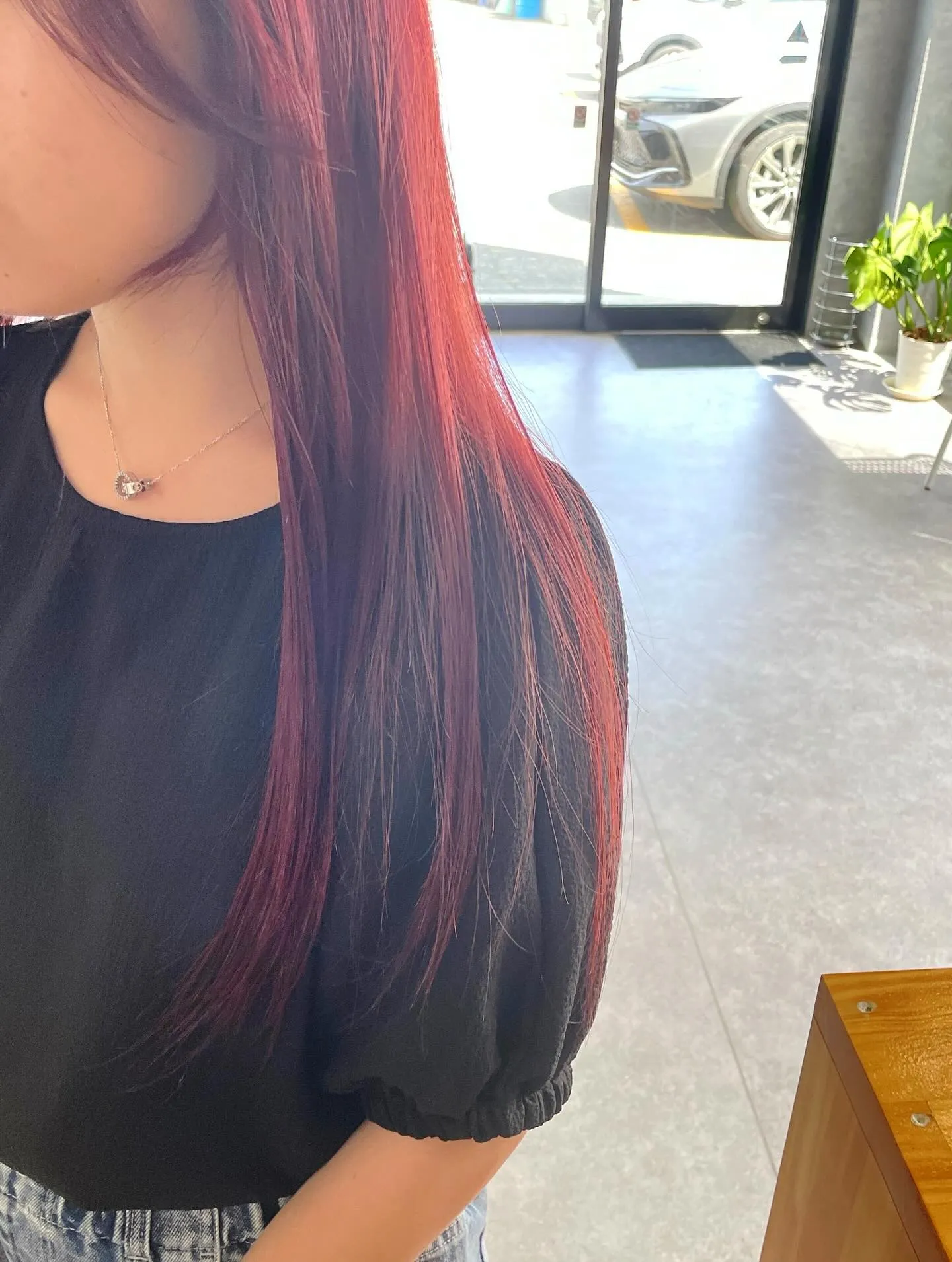 チェリーレッド